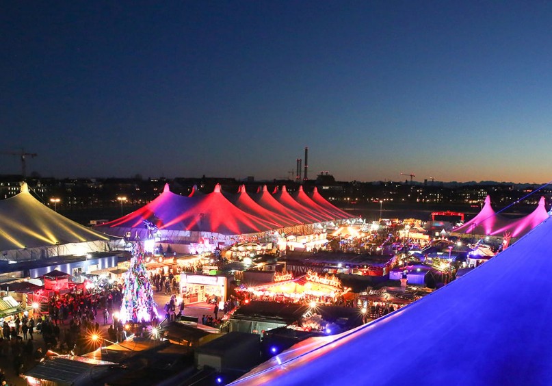 Besuch eines Winterfestivals oder Lichterparks